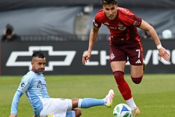 अलोंसो मार्टिनेज, मैट फ्रीज़ ने टोरंटो पर 1-0 की जीत के लिए NYCFC का नेतृत्व किया