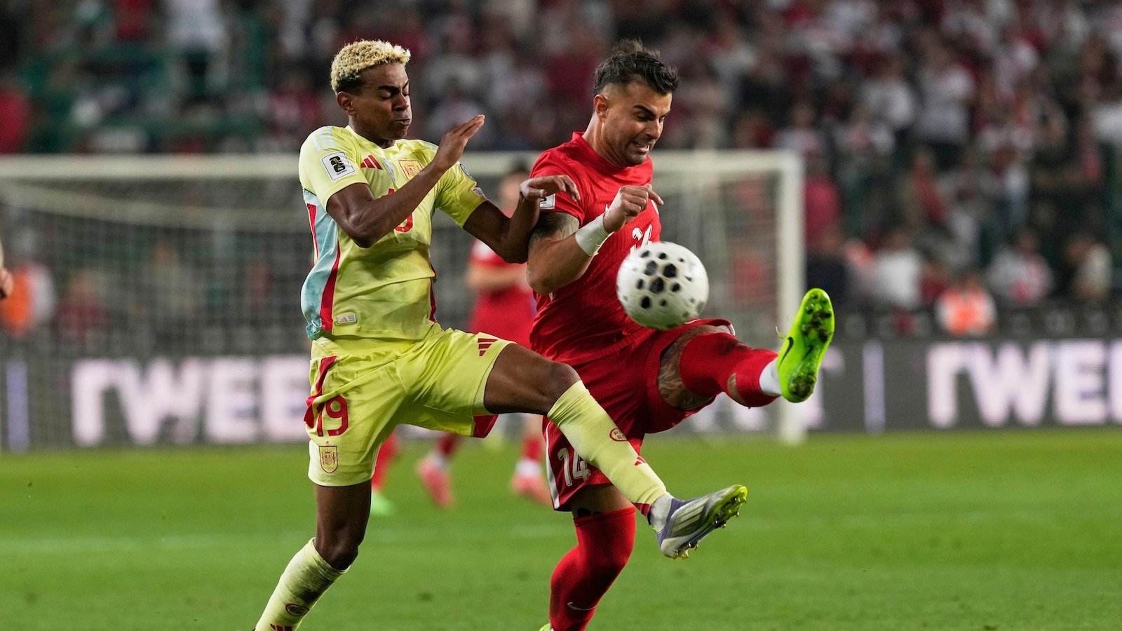 मिस बार्सिलोना के चैंपियंस लीग के सलामी बल्लेबाज को घायल यामल